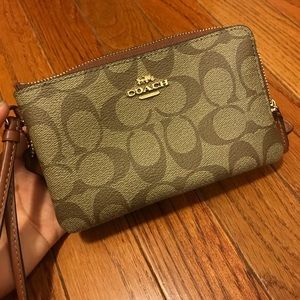 Double Corner Zip Wristlet In Signature Canvas